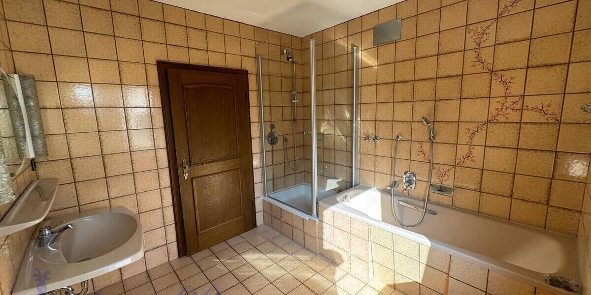 Einfamilienhaus Lage Hörste - 8 Zimmer, 250 m&sup2;, 1.600&euro; | Angebot:26545492