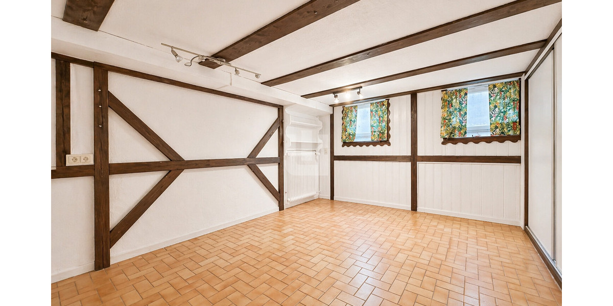 WINDISCH – Renovierungsbedürftiges RMH in Ortsrandlage von Olching – viel Potenzial für Familien! - Reihenmittelhaus Olching | Angebot:26534334