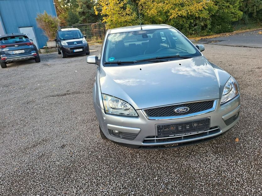 Ford Focus 144.851 km 2.200 € Issum 47661