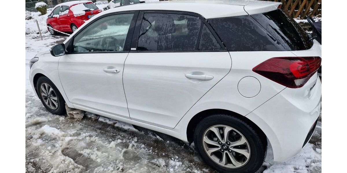 Hyundai i20 75.100 km 14.200 &euro; Niedernhausen 65527