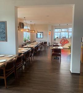 RESTAURANT MIT KEGELBAHN & AUSSTATTUNG