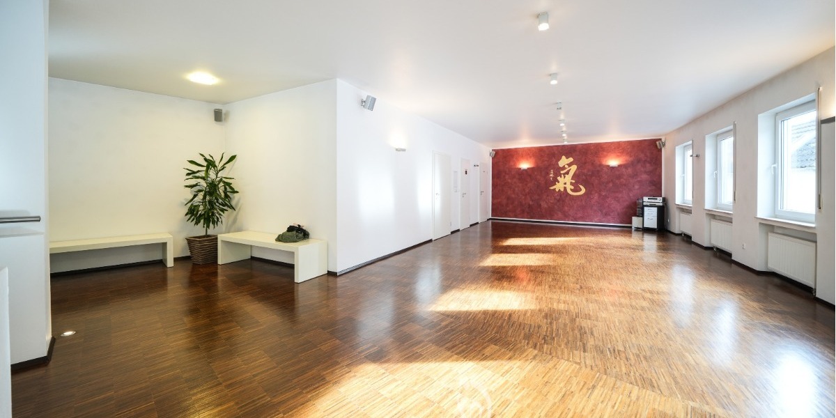 Hochwertige Physiopraxis & vermietete 4-Zimmer-Dachgeschoss-Wohnung - Gewerbeobjekt Arnstein | Angebot:26649274