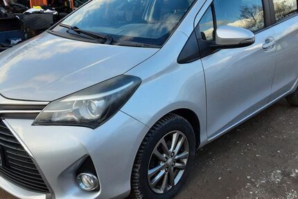 Toyota Yaris 45.000 km 7.950 &euro; Eisfeld 98673