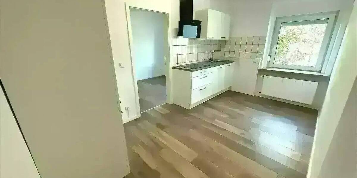 2,5-Zimmer-Wohnung im Erdgeschoss Einbauküche Dusche kein Balkon Kellerraum und Abstellraum Gartenanteil 2 zimmer