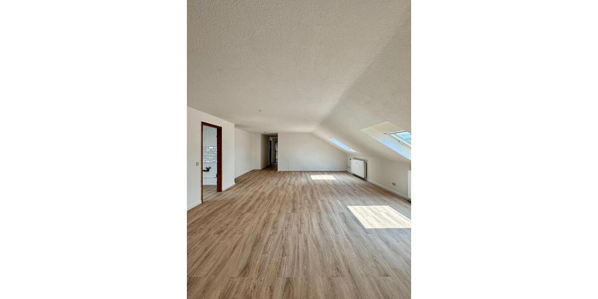 Haan Zentrum - Fußgängerzone! Großzügige Dachgeschosswohnung mit 2,5 Zimmern! 2 zimmer