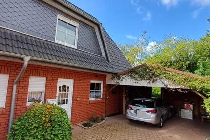 Attraktive DHH mit 5 Zimmern, überdachter Terrasse, PV, WP, FBH
