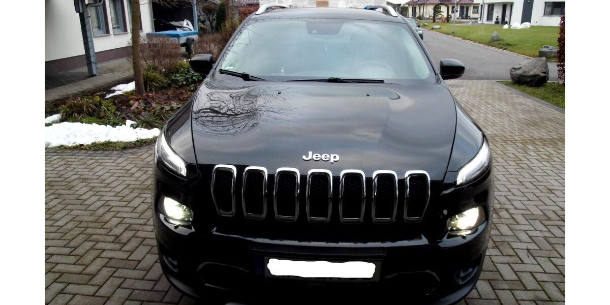 Jeep Cherokee 107.499 km 15.900 € Herbsleben 99955