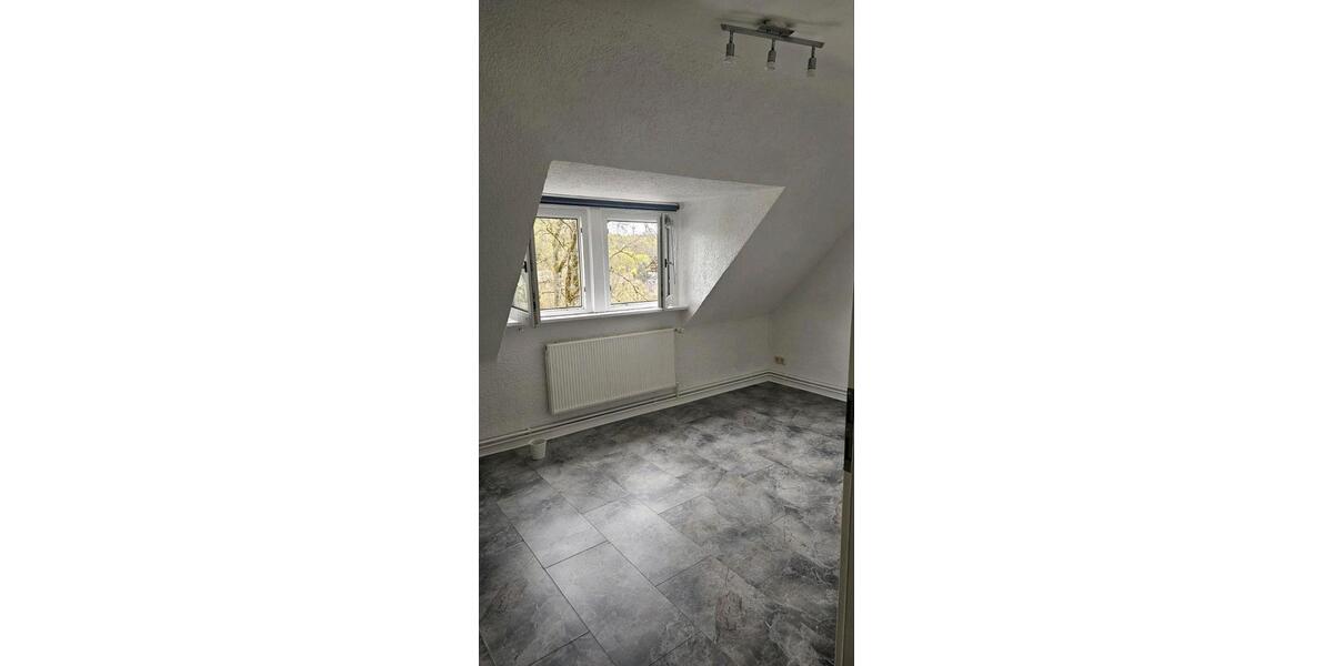 Dachgeschoßwohnung Siegen Kaan-Marienborn - 3 Zimmer, 60 m&sup2;, 700&euro; | Angebot:26254940