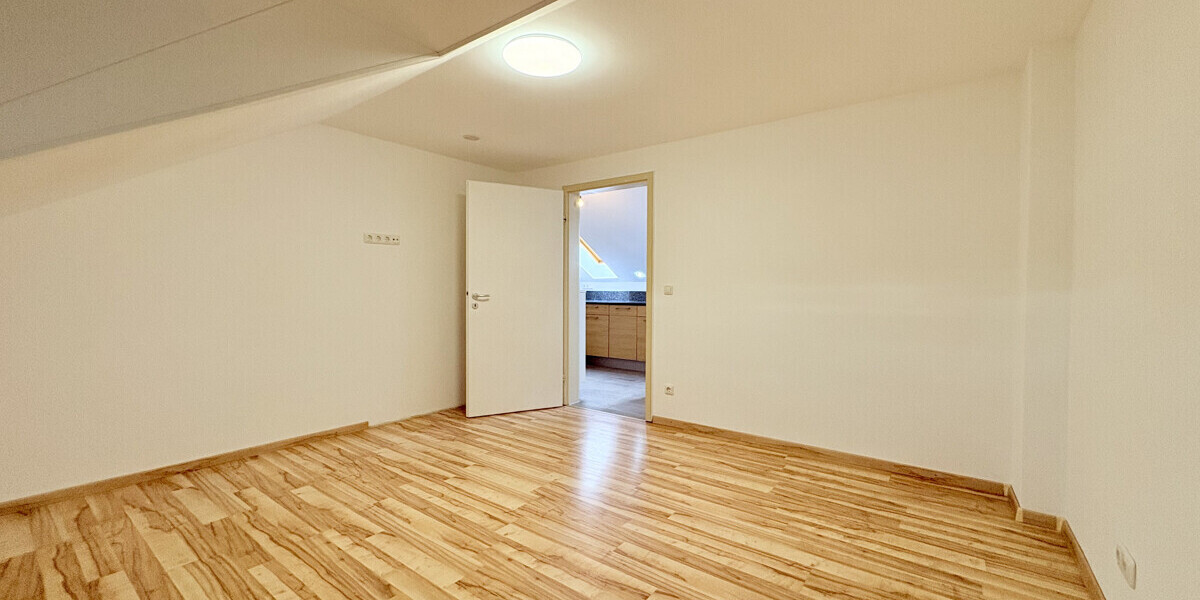 ***Sanierte Doppelhaushälfte mit Einliegerwohnung – Ruhig, familienfreundlich, bezugsbereit*** - Doppelhaushälfte München Pasing-Obermenzing | Angebot:25918949