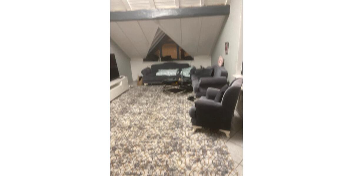 Dachgeschosswohnung zu vermieten 3 zimmer