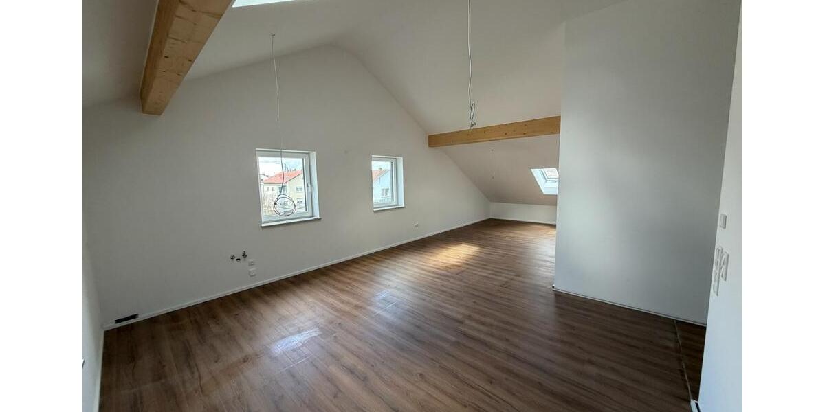 Dachgeschoßwohnung Dingolfing - 3 Zimmer, 70 m&sup2;, 910&euro; | Angebot:26125919