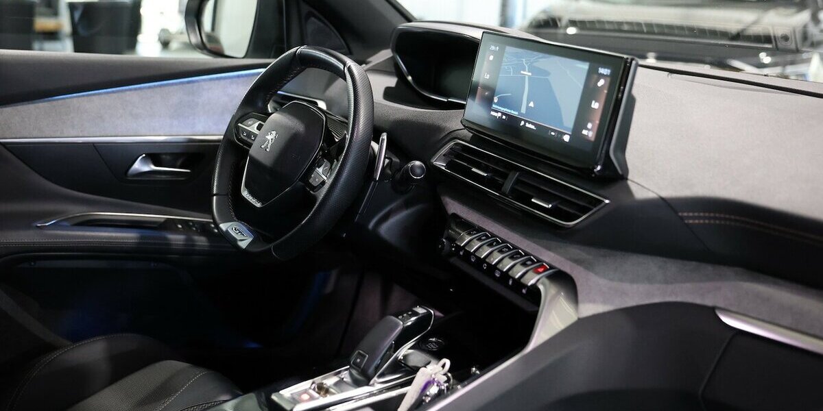 Peugeot 3008 1.2 PureTech ALLURE GT-LINE / I-COCKPIT,LED 22.000 km 17.777 &euro; Hamm 59077