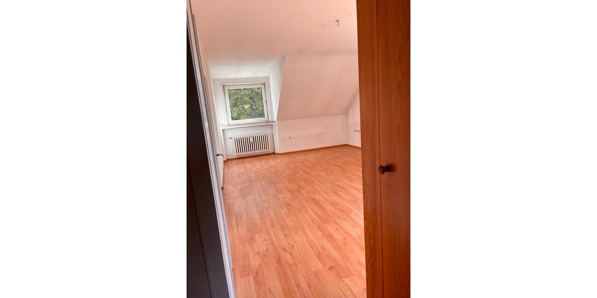 Dachgeschoßwohnung Erkrath - 3 Zimmer, 85 m&sup2;, 890&euro; | Angebot:26329360