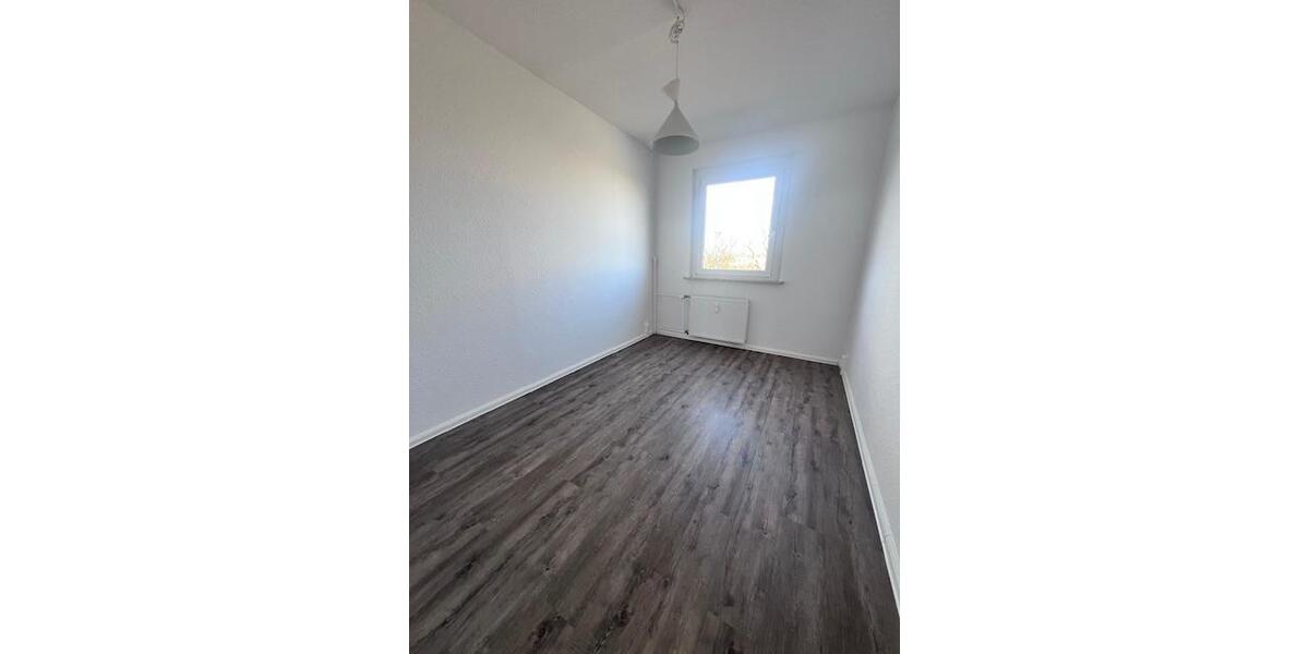 Etagenwohnung Halle (Saale) Silberhöhe - 5 Zimmer, 133 m&sup2;, 600&euro; | Angebot:25974501