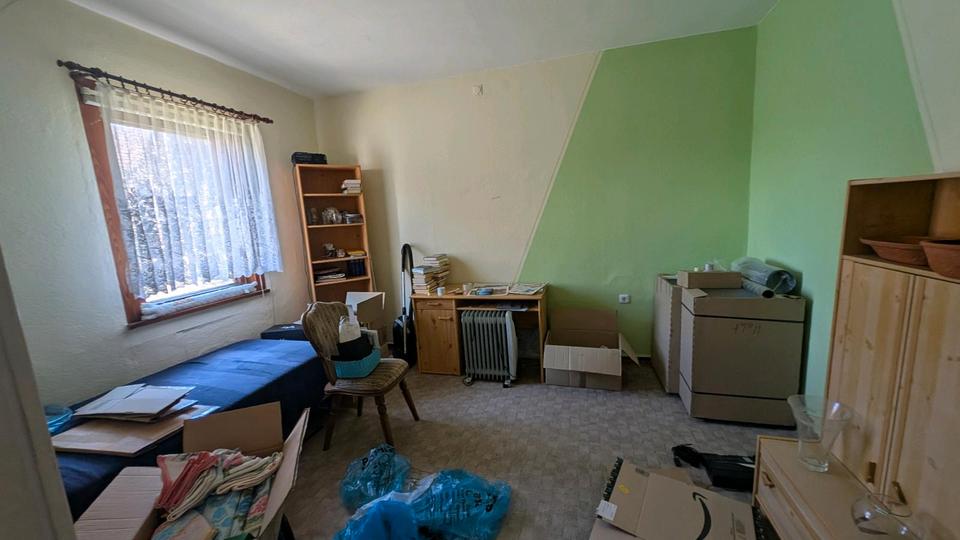 Doppelhaushälfte Schleusingen - 7 Zimmer, 150 m&sup2;, 60.000&euro; | Angebot:25999881