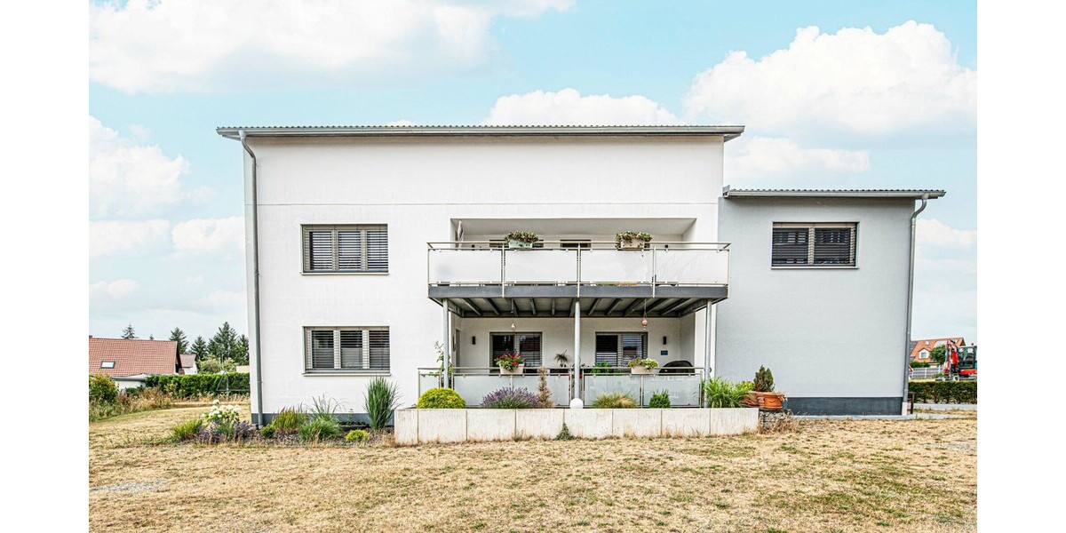 Modernes Wohnerlebnis – Großzügiges Zweifamilienhaus mit nachhaltiger Energietechnik und sofortiger Verfügbarkeit - Zweifamilienhaus Roding | Angebot:26855937