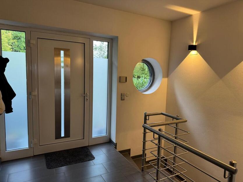 Moderne Haushälfte (Anbau) mit großem Garten, Terasse
