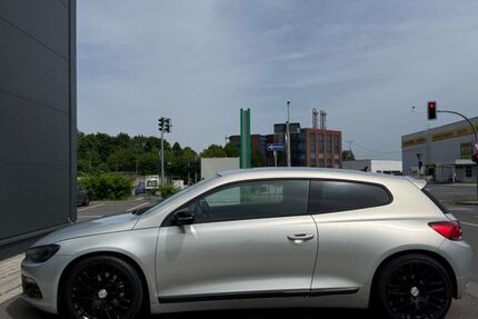 VW Scirocco 144.521 km 5.800 &euro; Oberhausen 46047