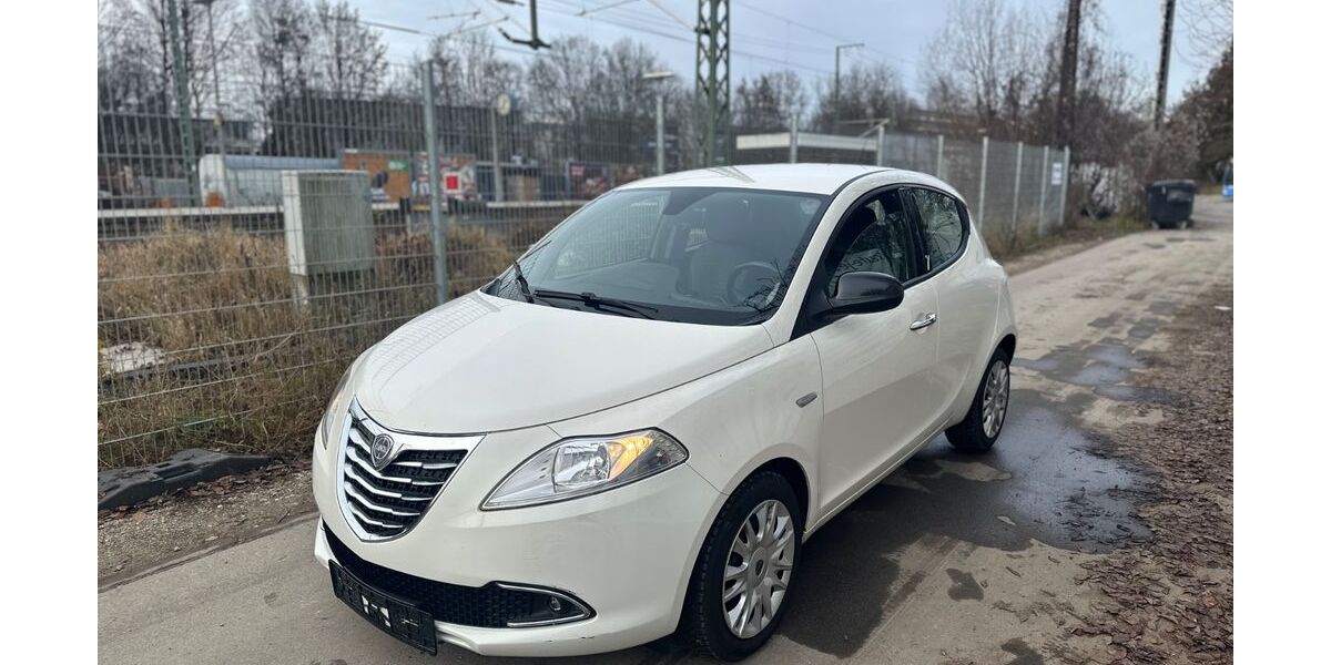 Lancia Ypsilon 141.500 km 2.999 &euro; München 81929