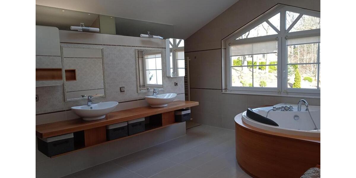 Villa Viechtach - 9 Zimmer, 400 m&sup2;, 1.250.000&euro; | Angebot:26548132