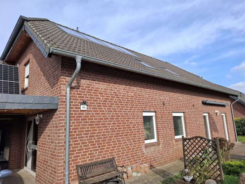 Haus zum Kaufen in Uetze 481.000 € 200 m²