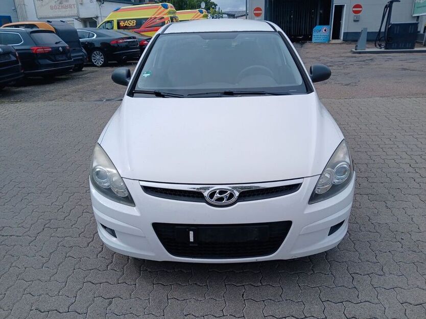 i30