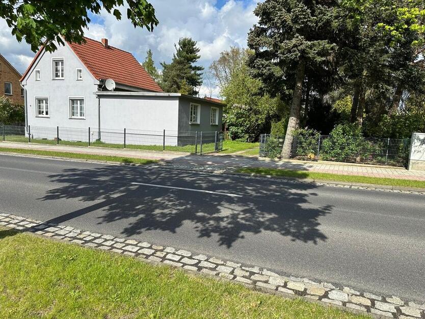 Haus in Döbern mit Garten und Nebengebäuden