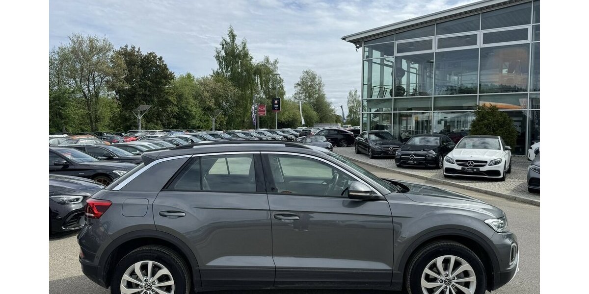 VW T-Roc 1.5 TSI LIFE DSG/NAVI/LED-PLUS/AHK/1.HAND 31.887 km 25.800 &euro; Villingen-Schwenningen 78054