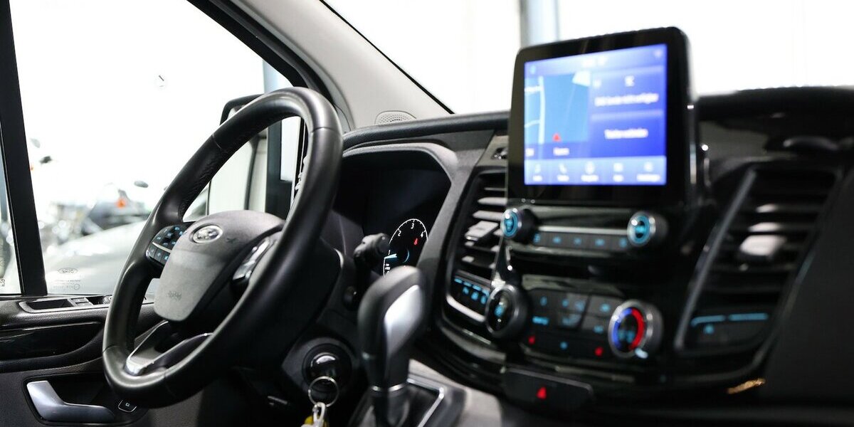 Ford Tourneo Custom 2.0 TDCI 320 L1 / 8-SITZER / NAVI 119.000 km 28.998 &euro; Hamm 59077