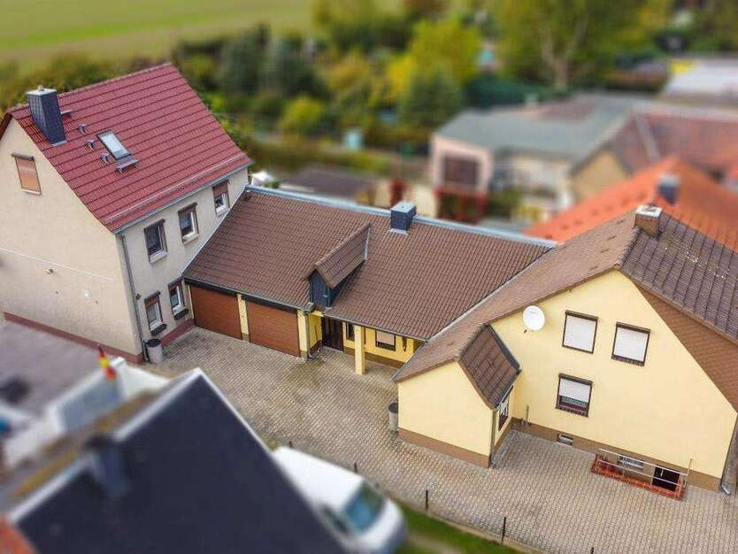 Haus zum Mieten in Leuna 2.200 € 219 m² 9 zimmer