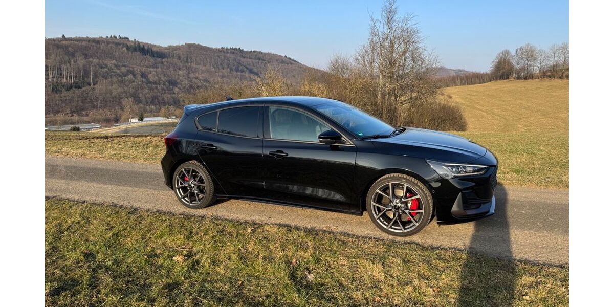 Ford Focus 32.000 km 31.990 &euro; Lennestadt 57368