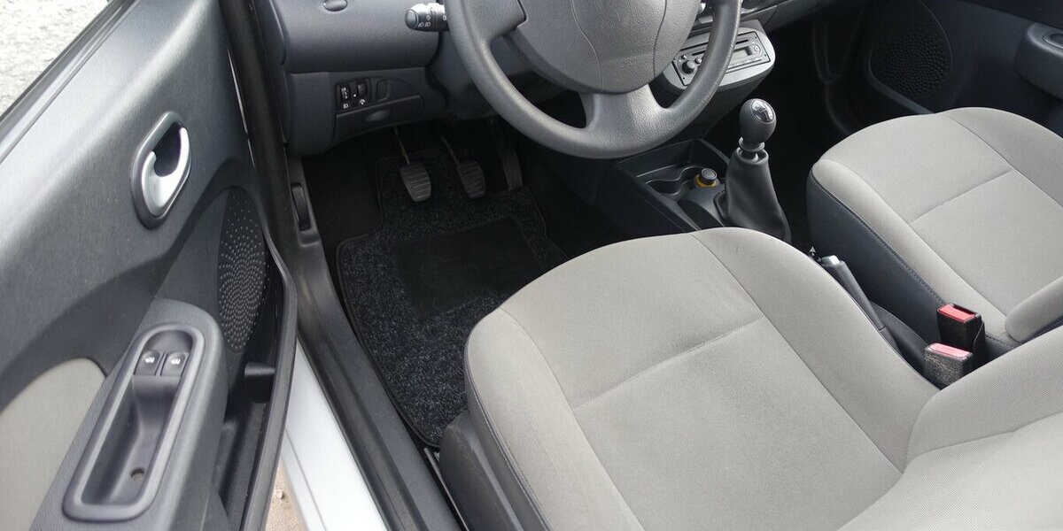 Renault Twingo Authentique §10/27 R/CD ZV-FB ABS 132.700 km 2.300 &euro; Neumarkt/OPf 92318