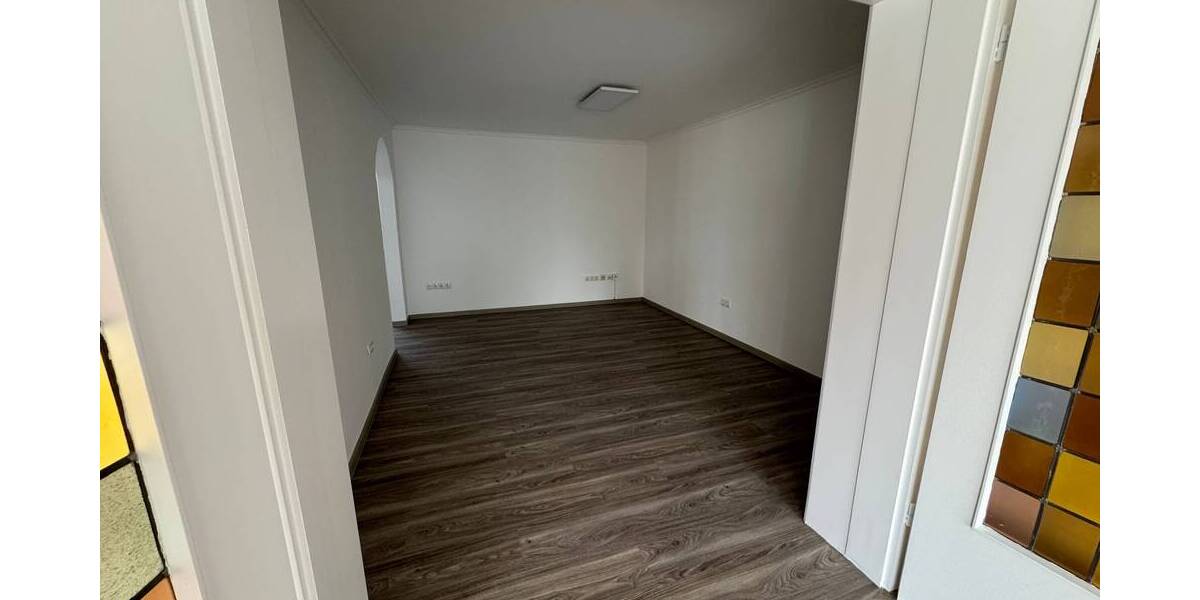 Sanierte 5 Zimmerwohnung in einer Doppelhaushälfte 5 zimmer