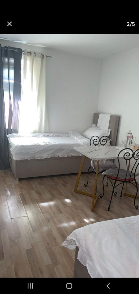 WG Zimmer 25 M2 MIT 2 BETTEN IN PASING .004178 225 9201 WHATSAPP
