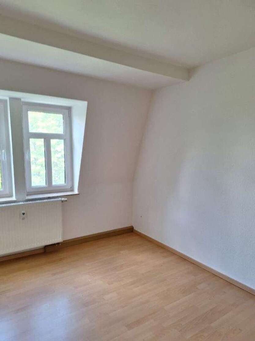 4 Zi.-Dachgeschosswohnung mit Gartennutzung 4 zimmer