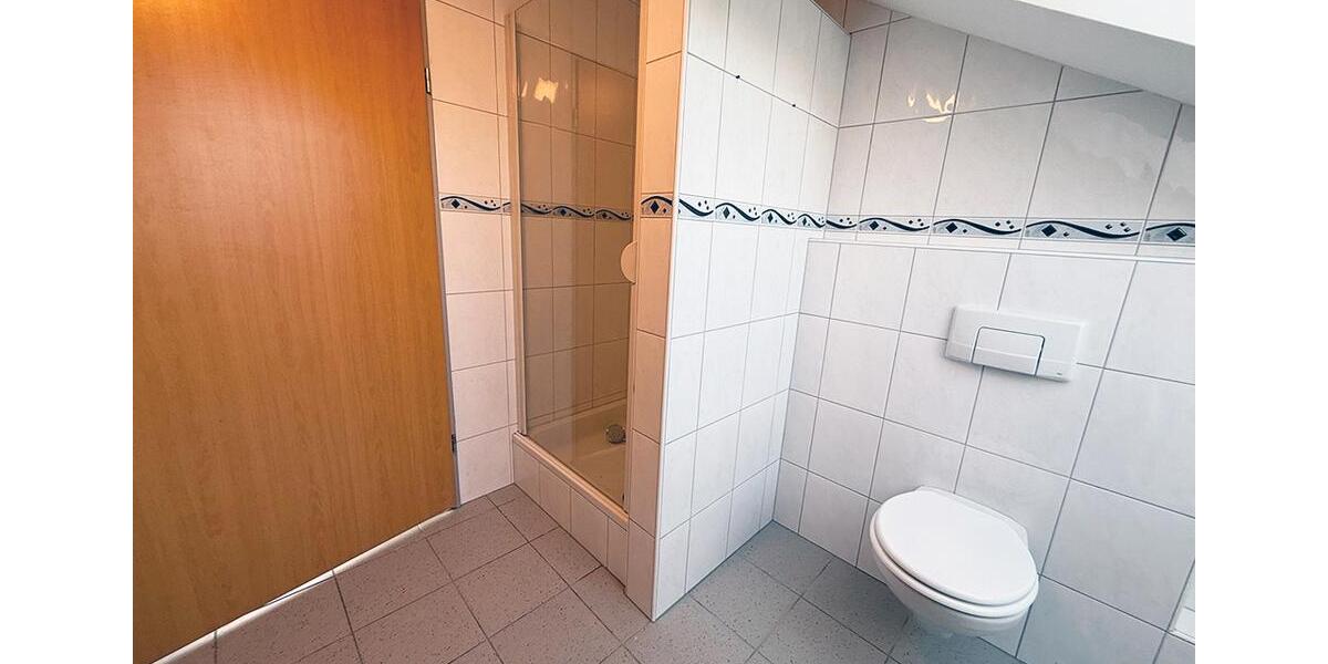 Dachgeschoßwohnung Issum - 5 Zimmer, 140 m&sup2;, 1.300&euro; | Angebot:26249906