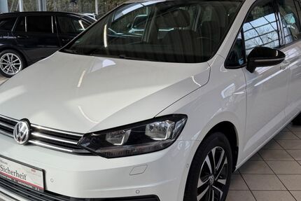 VW Touran 141.626 km 17.499 &euro; Buxtehude 21614