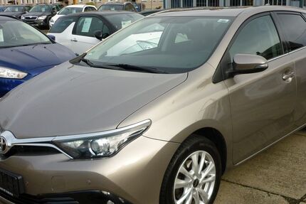 Toyota Auris 136.000 km 9.800 &euro; Gera 07548