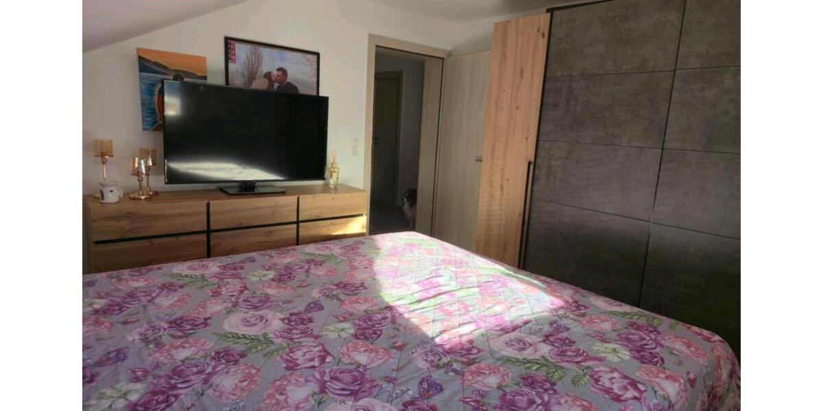 Dachgeschoßwohnung Wallersdorf - 3 Zimmer, 90 m&sup2;, 850&euro; | Angebot:25759676