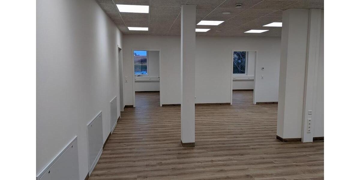 Neu - €8qm - 4 x 275qm oder 1.100qm, Tiefgarage mit 19x E-Ladestationen, Aufzug, Klimatisiert zimmer