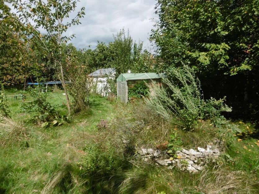 Ein-Zweifamilienhaus für Handwerker Haus mit großem Garten