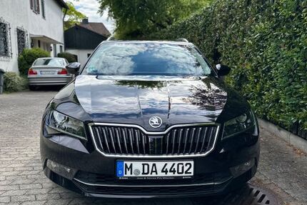 Skoda Superb 82.452 km 20.300 &euro; Planegg 82152