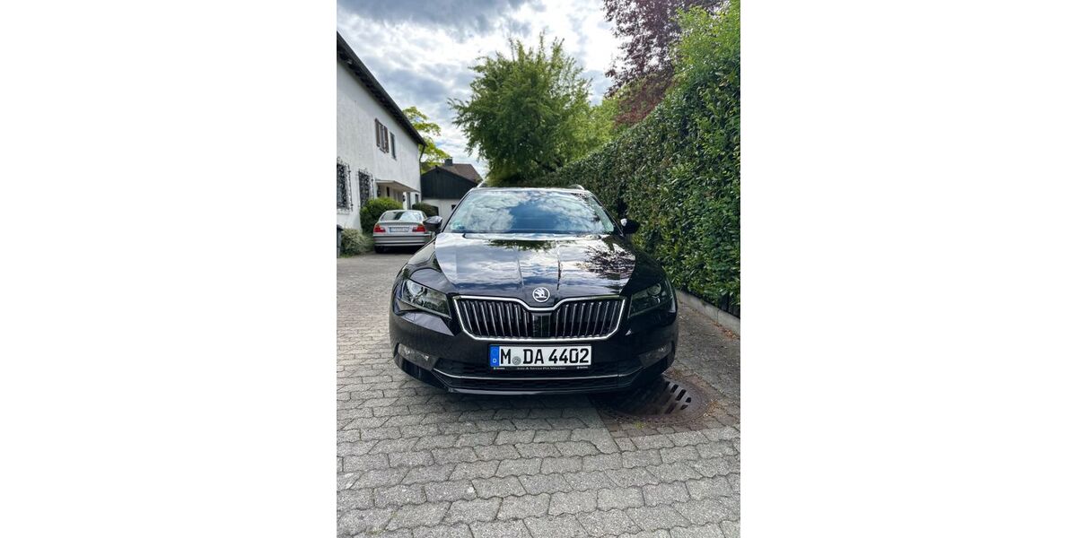 Skoda Superb 82.452 km 20.300 &euro; Planegg 82152