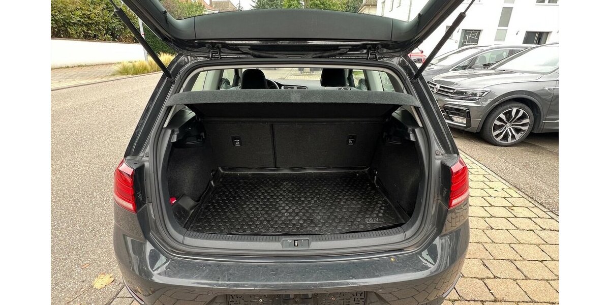 VW Golf 1.6 TDI VII. BMT Start-Stopp PDC 164.000 km 9.490 € Neckarsulm 74172