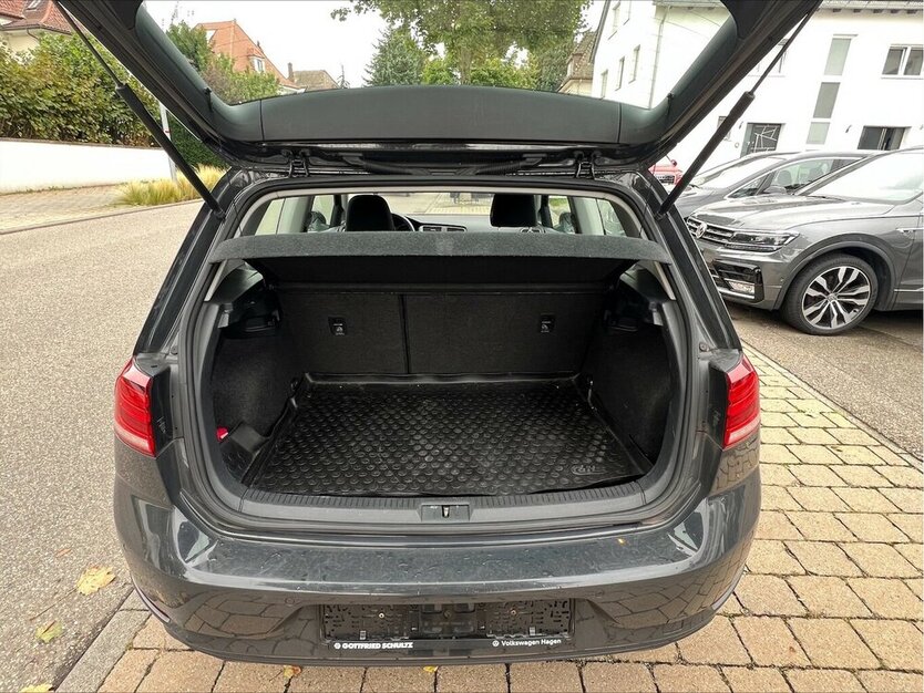 VW Golf 1.6 TDI VII. BMT Start-Stopp PDC 164.000 km 9.990 € Neckarsulm 74172