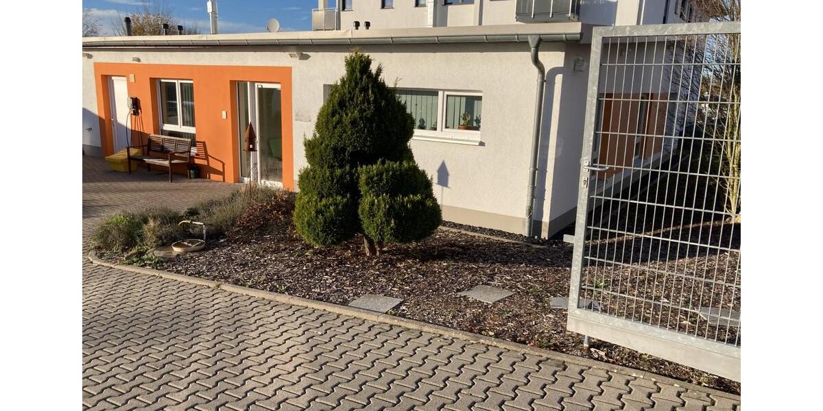 Attraktive Gewerbeimmobilie (BüroPraxis) zur Miete in Hünstetten zimmer