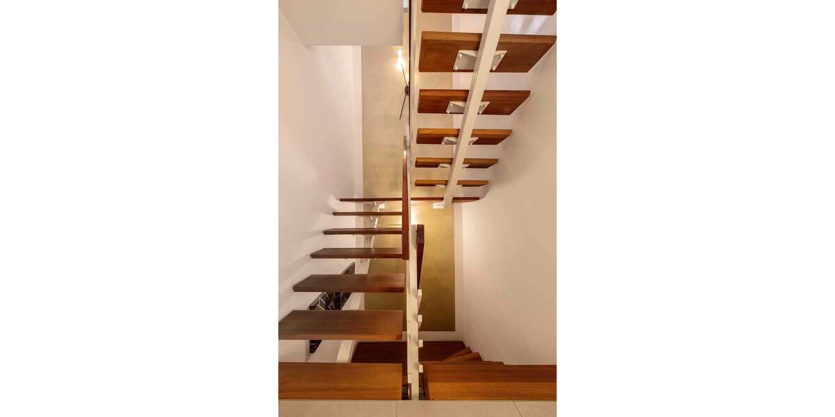 Modernisiertes Haus mit Pool & Garten in Frankfurt 4.5 zimmer