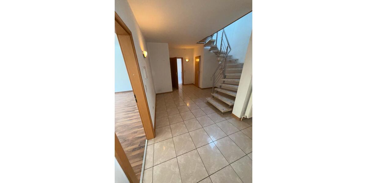 Etagenwohnung Pritzwalk - 6 Zimmer, 160 m&sup2;, 1.200&euro; | Angebot:26412835