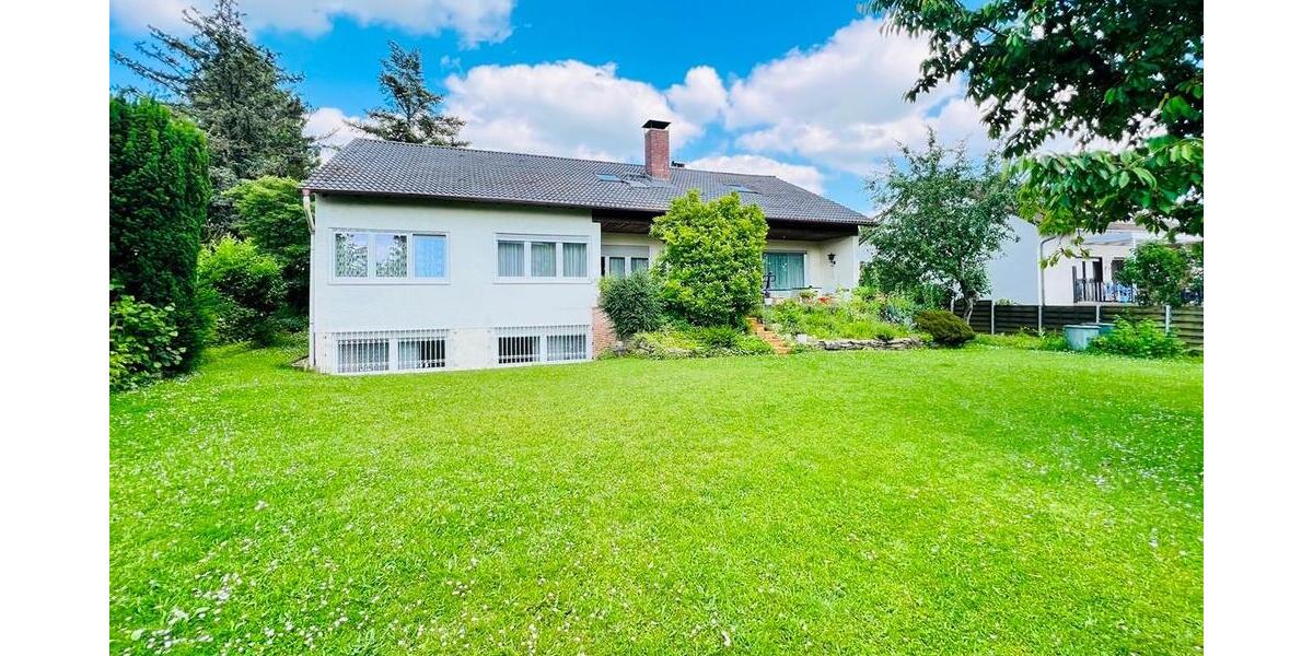 Freistehendes Einfamilienhaus auf großzügigem Grundstück in bester Lage von Frankfurt-Nieder Erlenbach 7.5 zimmer