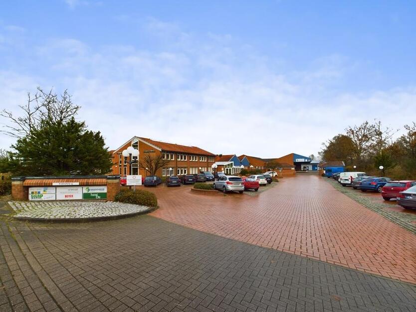 Gewerbehalle mit Büroräumen zimmer